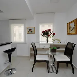 studio-luxo-a-20-metros-do-metr-5-minutos-da-jos.topsaopaulohotels.com/